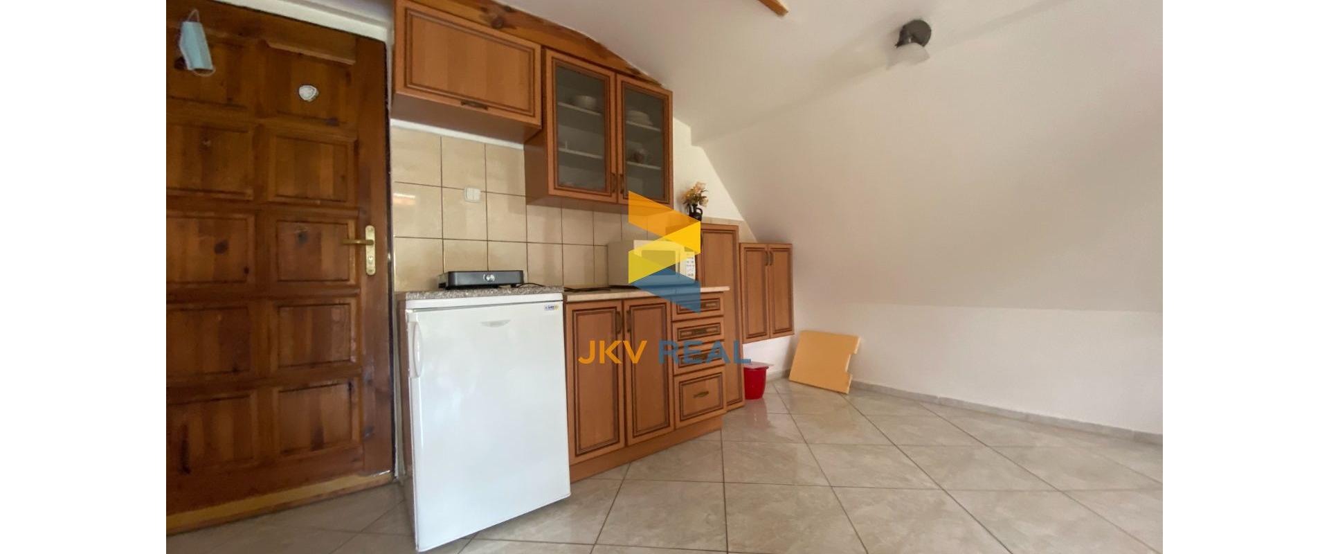 JKV REAL | Ponúkame na prenájom priestrannú garsónku v Kúpeľnom meste Bojnice