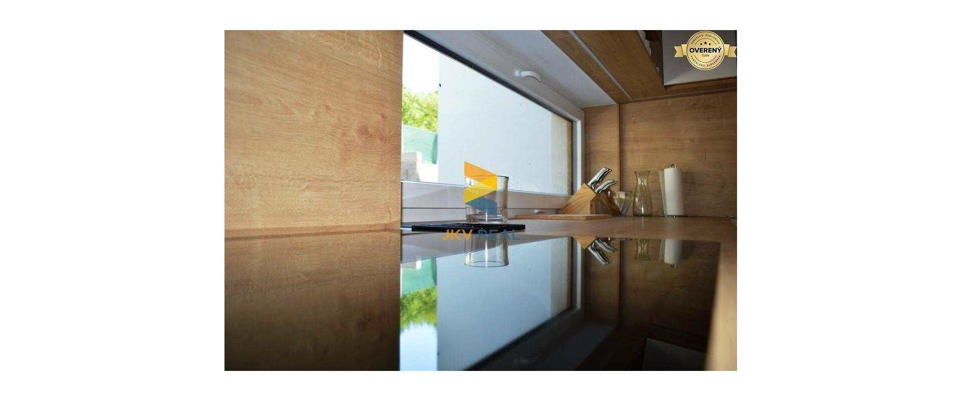 POSLEDNÝ VOĽNÝ DOM - Rodinný dom na prenájom v Porube