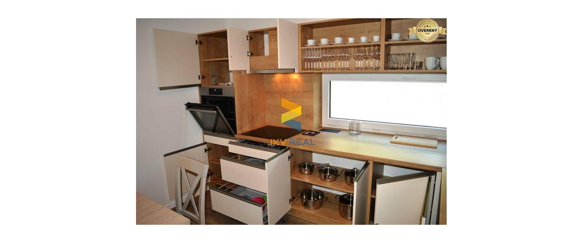 POSLEDNÝ VOĽNÝ DOM - Rodinný dom na prenájom v Porube