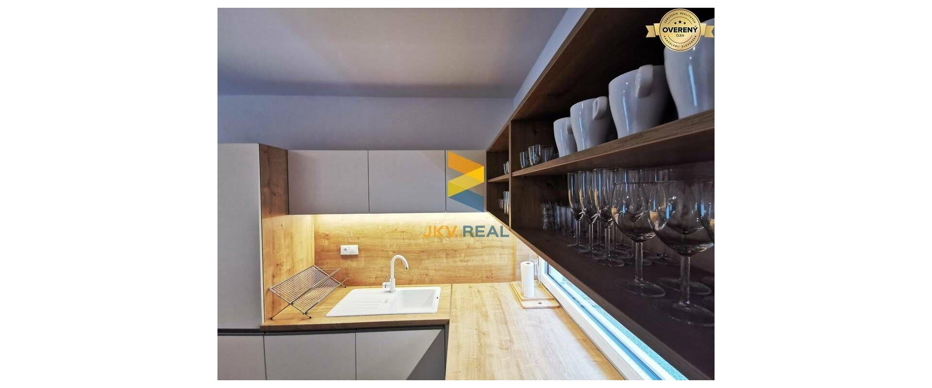 POSLEDNÝ VOĽNÝ DOM - Rodinný dom na prenájom v Porube