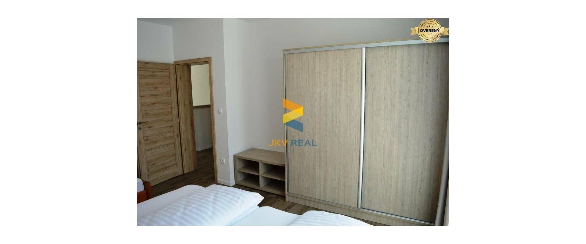 POSLEDNÝ VOĽNÝ DOM - Rodinný dom na prenájom v Porube