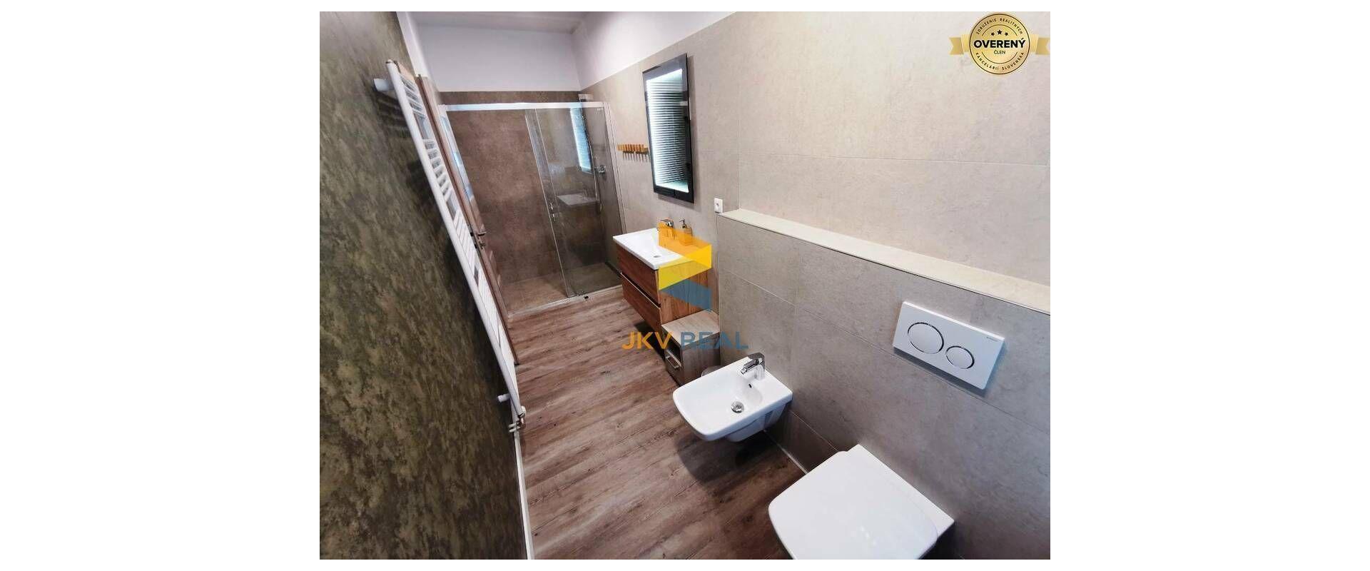 POSLEDNÝ VOĽNÝ DOM - Rodinný dom na prenájom v Porube