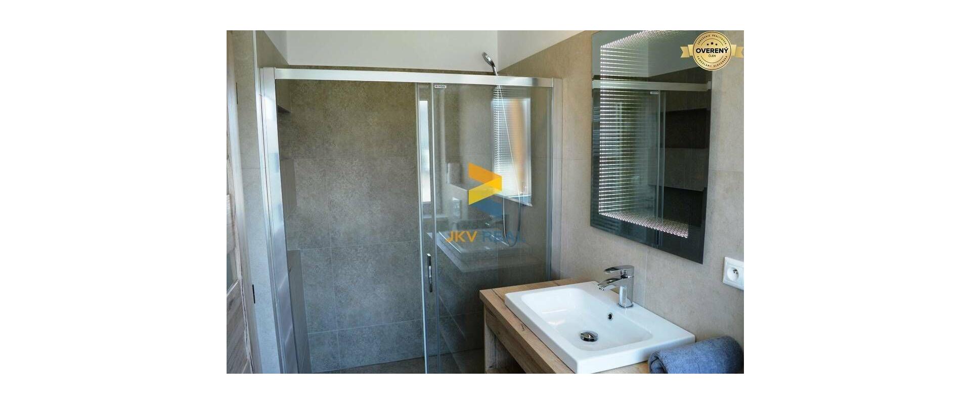 POSLEDNÝ VOĽNÝ DOM - Rodinný dom na prenájom v Porube