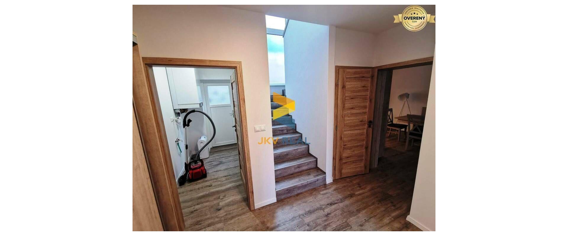 POSLEDNÝ VOĽNÝ DOM - Rodinný dom na prenájom v Porube