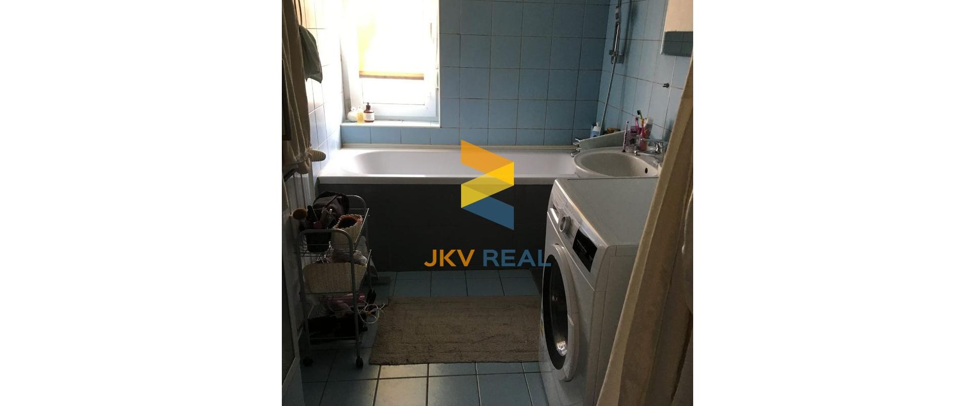 JKV REAL ponúka na predaj pekný 2 izbový byt po kompletnej rekonštrukcii na Nobelovej ulici za 170000€