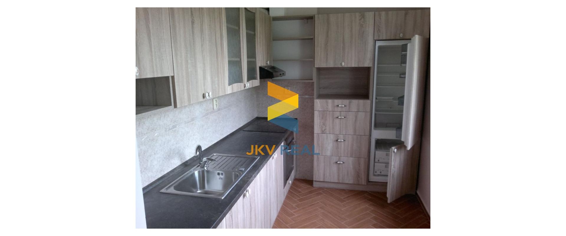 JKV REAL ponúka na predaj 3i byt na ulici Škarvana