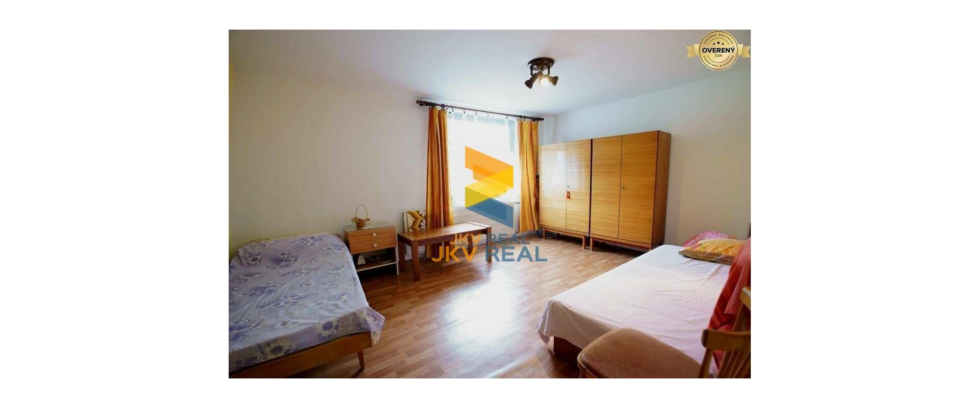 ZNÍŽENÁ CENA | Na predaj veľký RD so 4 bytovými jednotkami