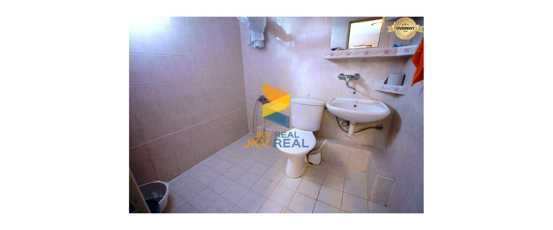 ZNÍŽENÁ CENA | Na predaj veľký RD so 4 bytovými jednotkami