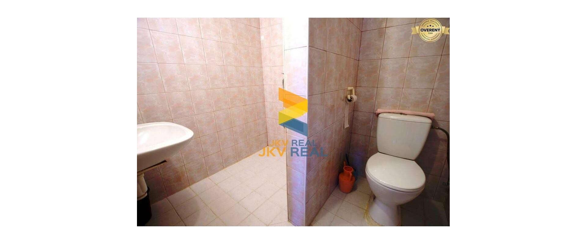 ZNÍŽENÁ CENA | Na predaj veľký RD so 4 bytovými jednotkami