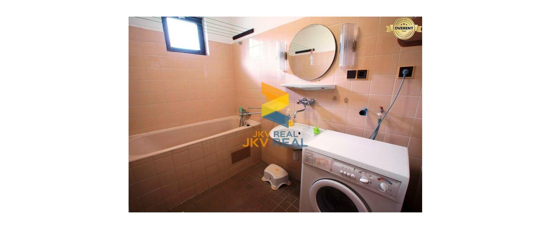 ZNÍŽENÁ CENA | Na predaj veľký RD so 4 bytovými jednotkami