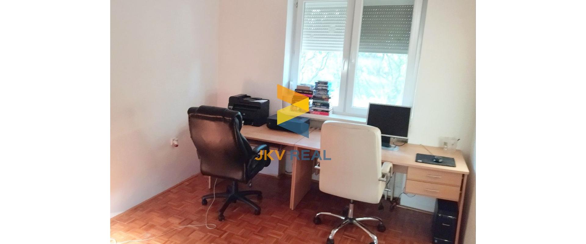 Predaj  4- izbový podpivničený rodinný dom s krbom