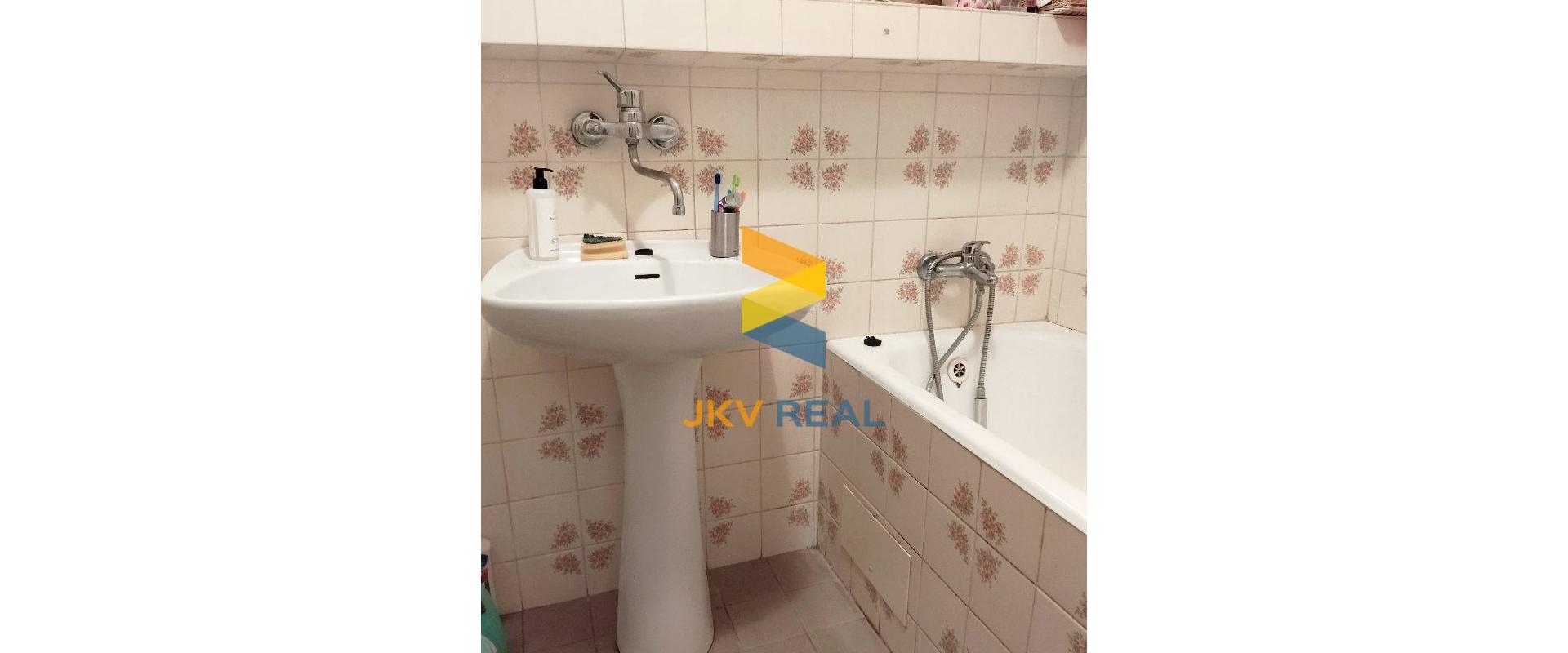 Predaj  4- izbový podpivničený rodinný dom s krbom