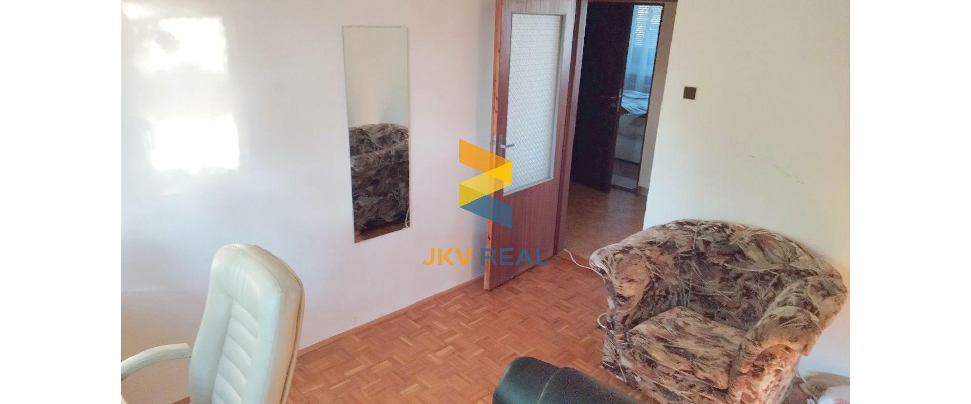 Predaj  4- izbový podpivničený rodinný dom s krbom