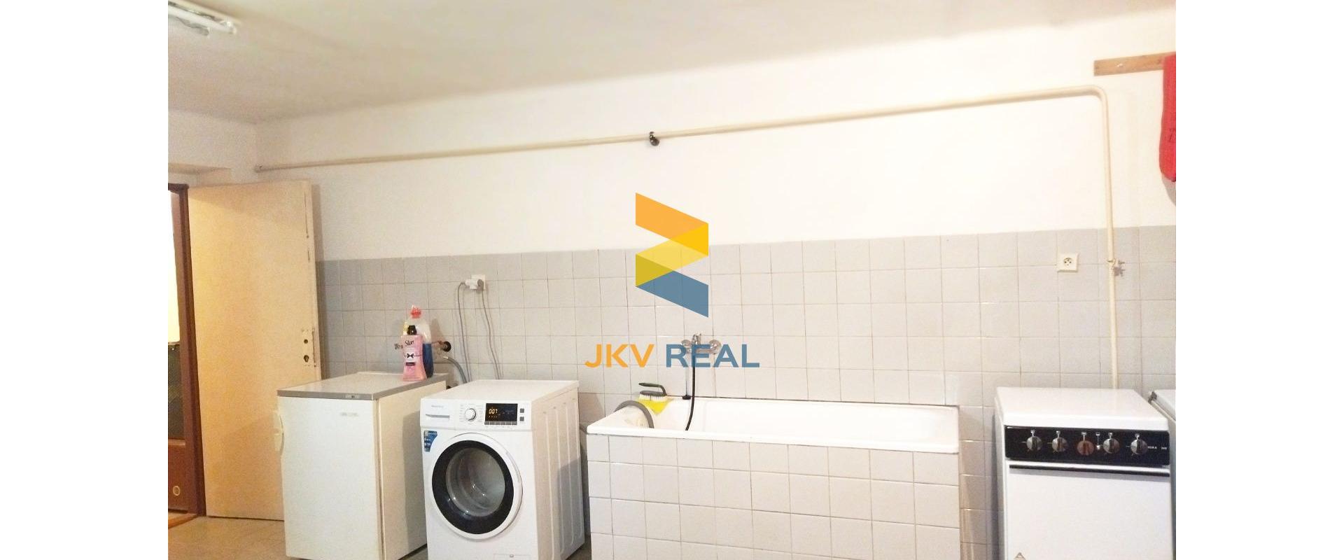 Predaj  4- izbový podpivničený rodinný dom s krbom