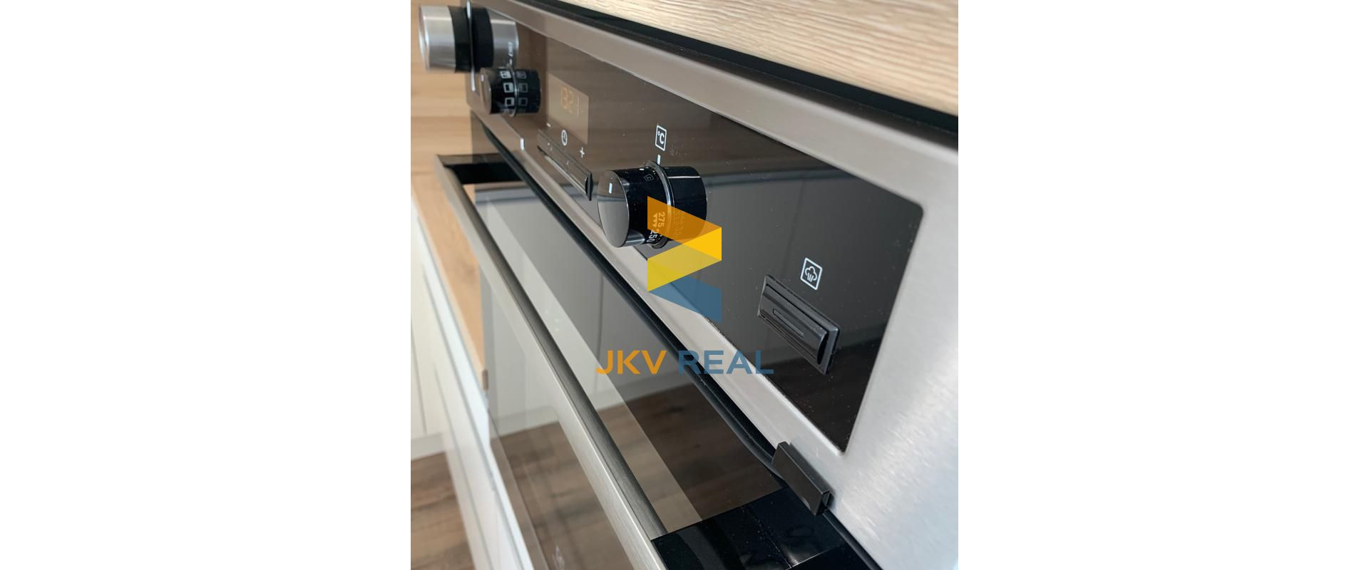 ŠTÝLOVÝ A PRIESTRANNÝ 3-IZBOVÝ BYT S DVOMA TERASAMI, SÚKROMNÝM POZEMKOM A PARKOVANÍM V OBCI PORUBA