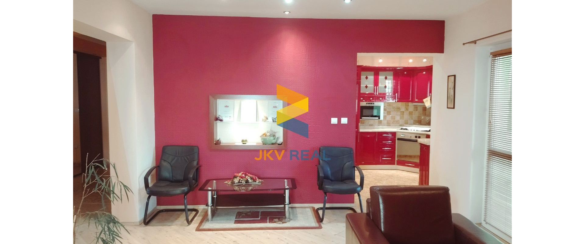 Podkrovný, slnečný 3- izbový byt s garážou a 2 balkónmi