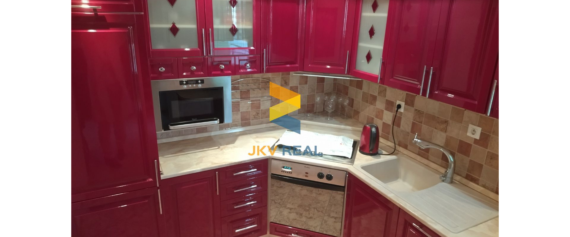 Podkrovný, slnečný 3- izbový byt s garážou a 2 balkónmi