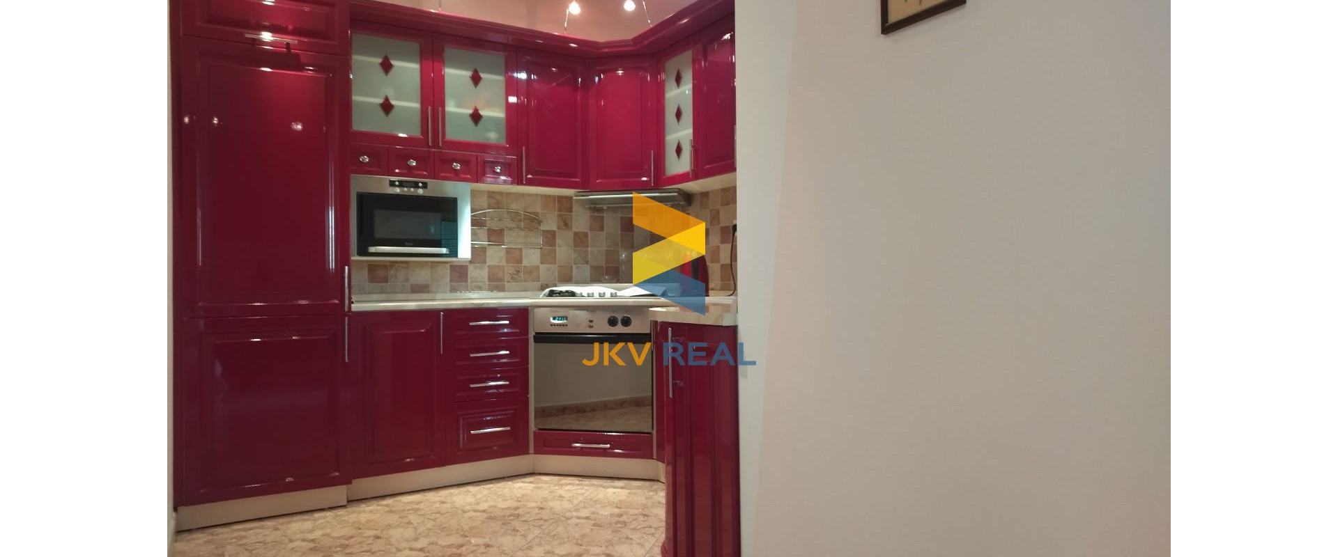 Podkrovný, slnečný 3- izbový byt s garážou a 2 balkónmi