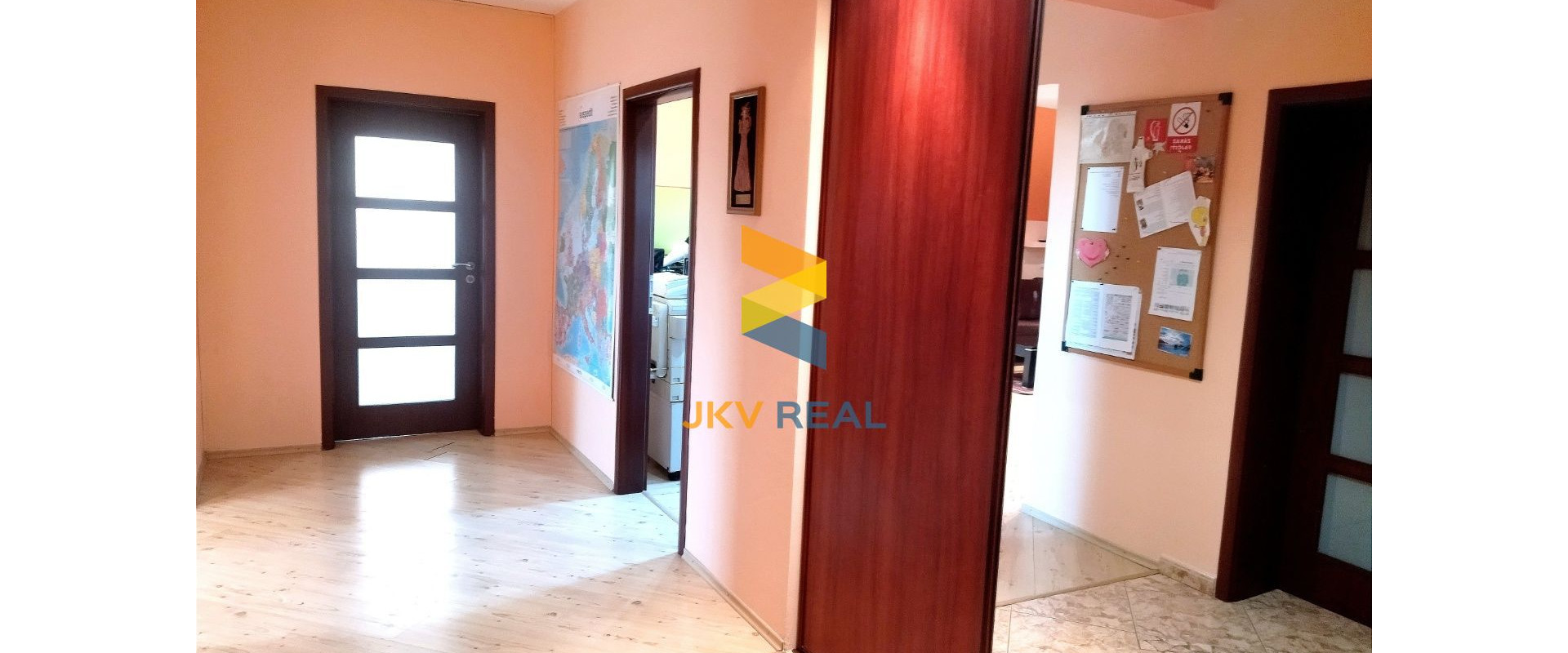 Podkrovný, slnečný 3- izbový byt s garážou a 2 balkónmi