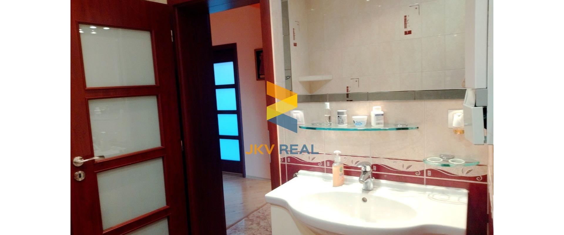 Podkrovný, slnečný 3- izbový byt s garážou a 2 balkónmi