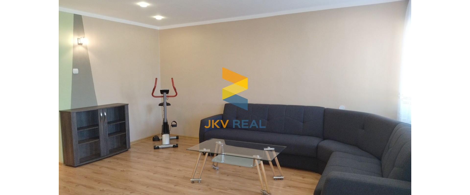 Priestranný, slnečný 2- izbový byt priamo v centre