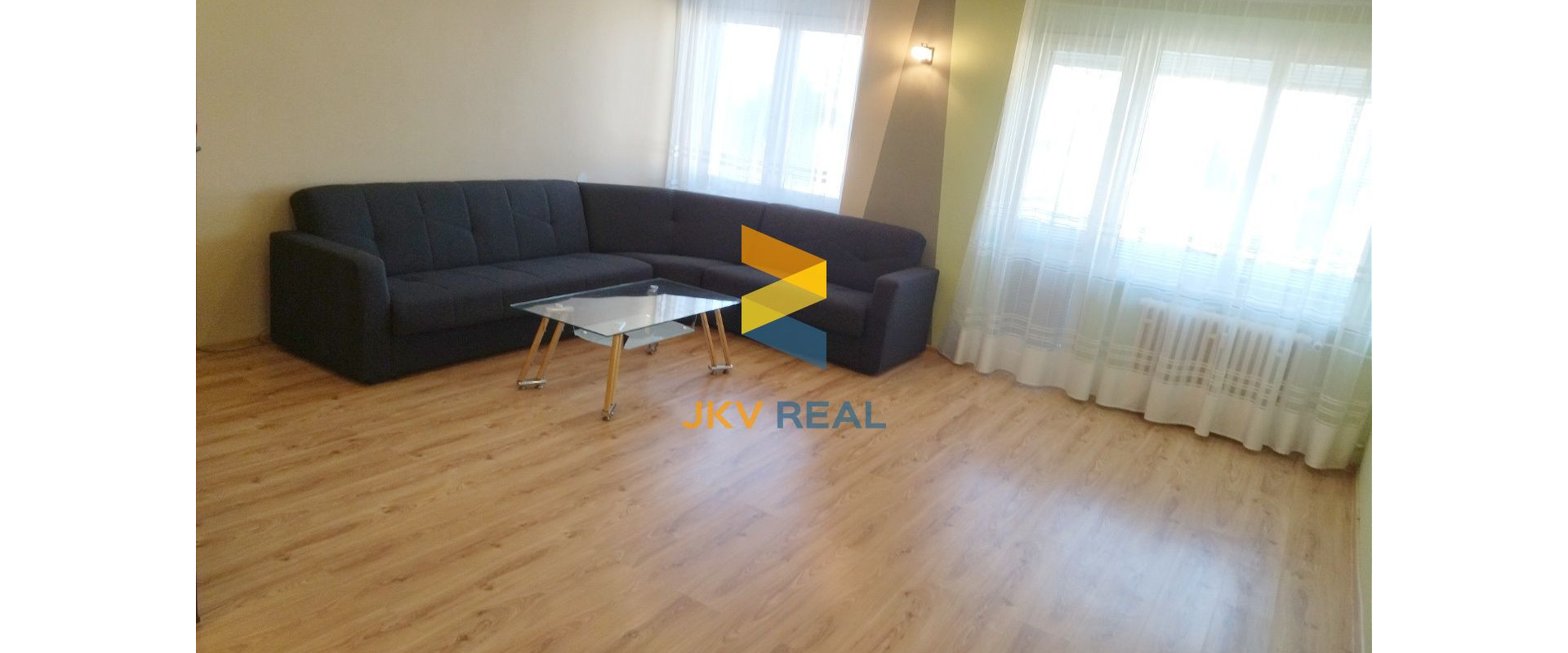 Priestranný, slnečný 2- izbový byt priamo v centre