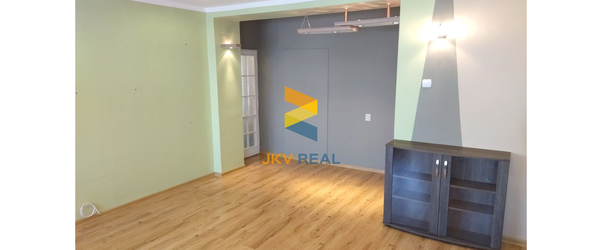 Priestranný, slnečný 2- izbový byt priamo v centre