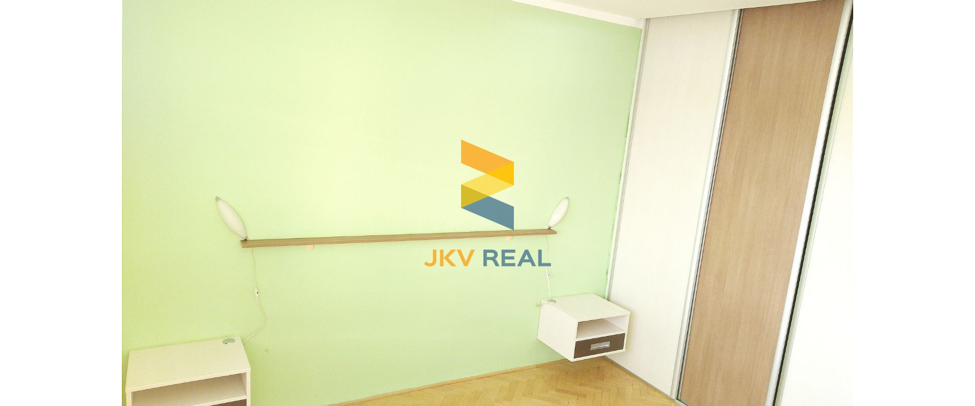 Priestranný, slnečný 2- izbový byt priamo v centre