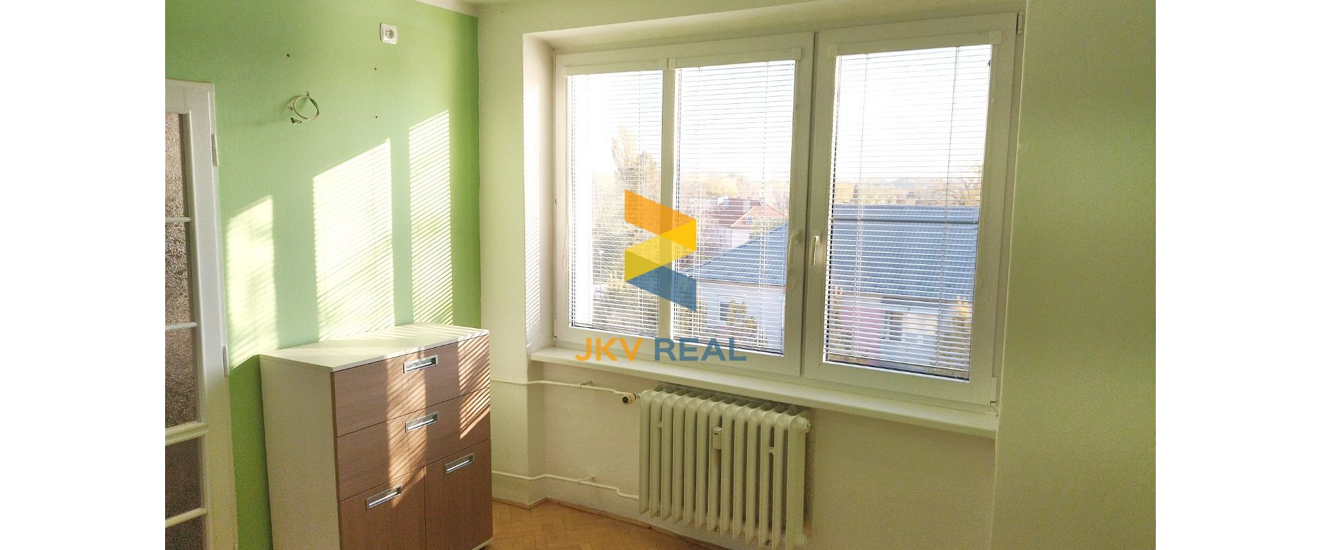 Priestranný, slnečný 2- izbový byt priamo v centre