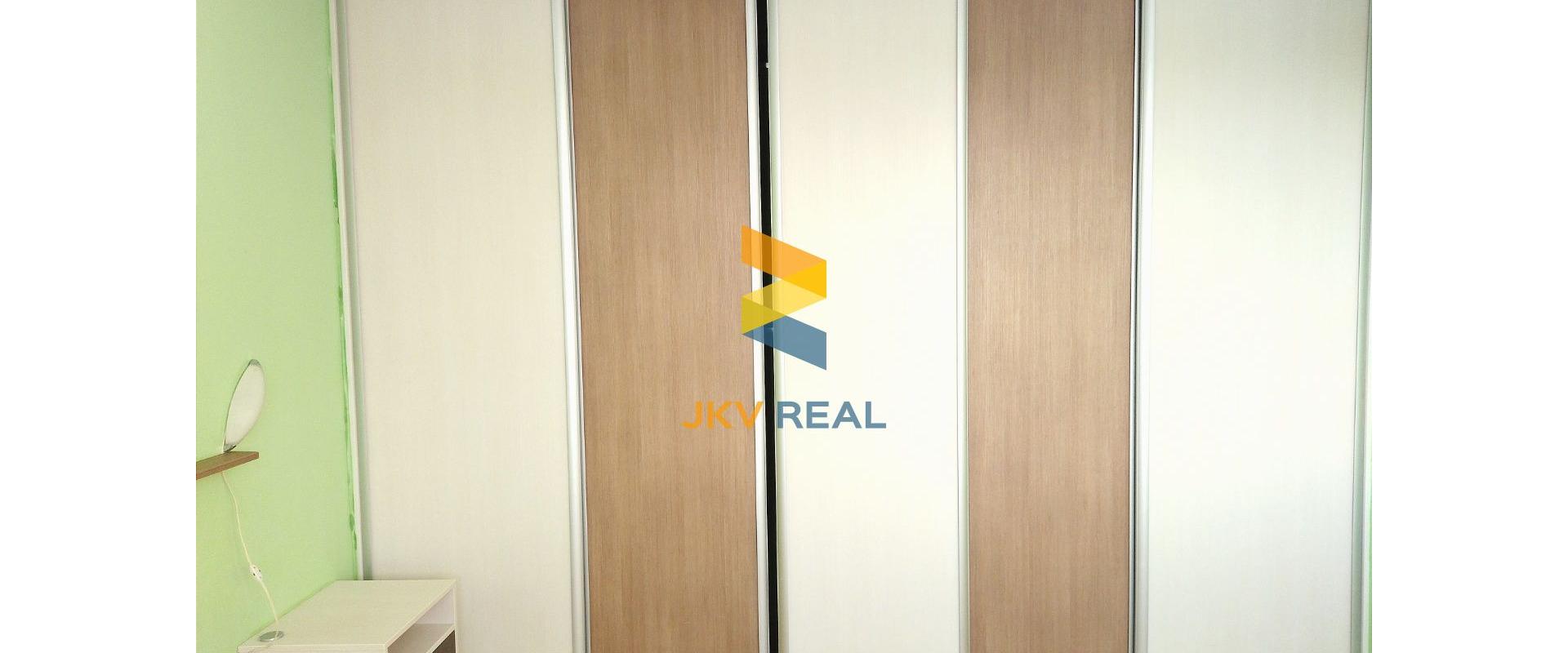 Priestranný, slnečný 2- izbový byt priamo v centre