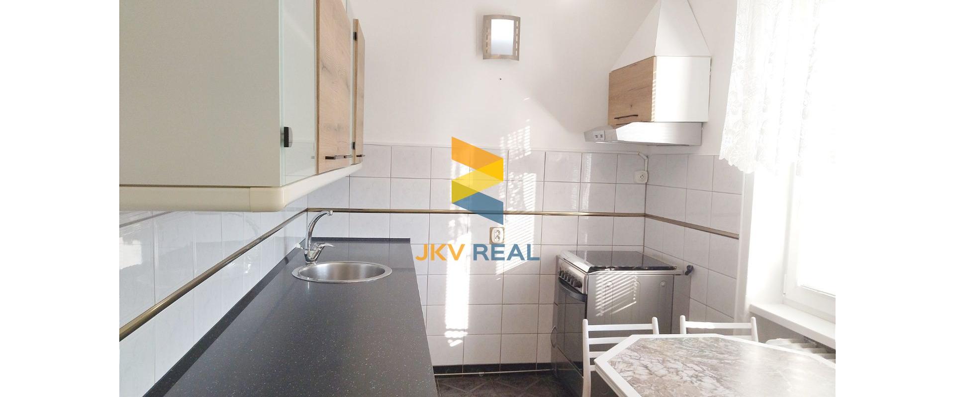 Priestranný, slnečný 2- izbový byt priamo v centre