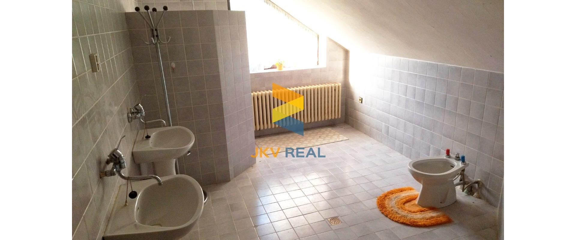 Rodinný dom na  priestrannom 12à pozemku za super cenu