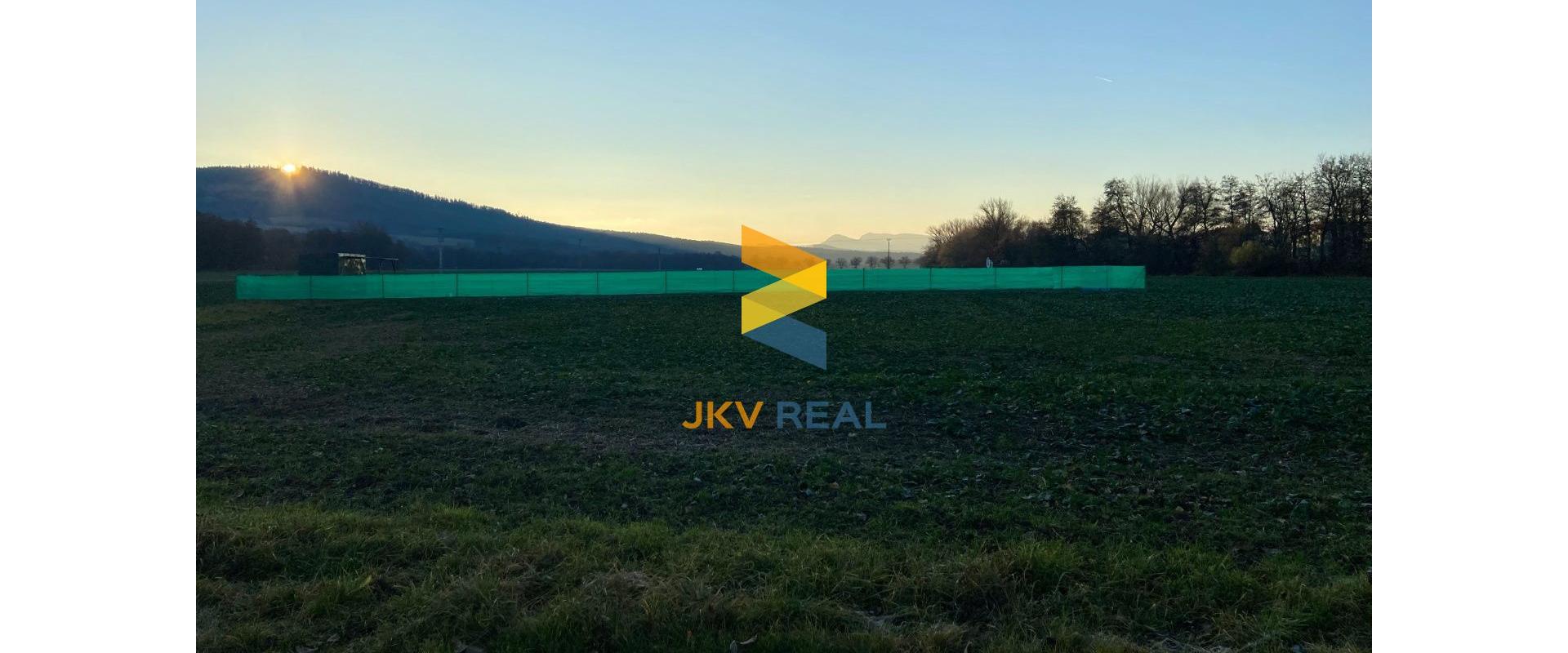 JKV REAL | Ponúkame na PREDAJ KRÁSNNE SLNEČNÉ POZEMKY NITRIANSKÉ PRAVNO