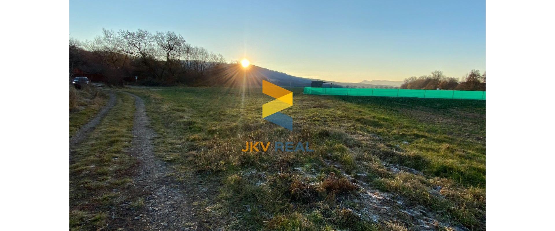JKV REAL | Ponúkame na PREDAJ KRÁSNNE SLNEČNÉ POZEMKY NITRIANSKÉ PRAVNO