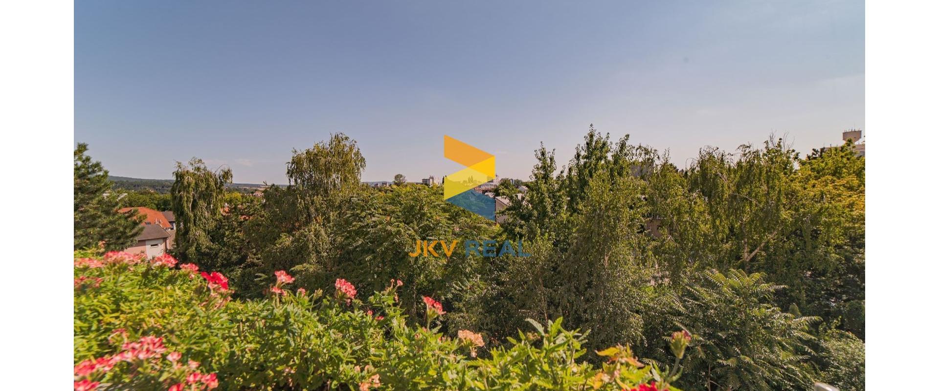 Rezervované l Na predaj veľkometrážny 2-izbový byt na Hurbanovej ulici v Piešťanoch