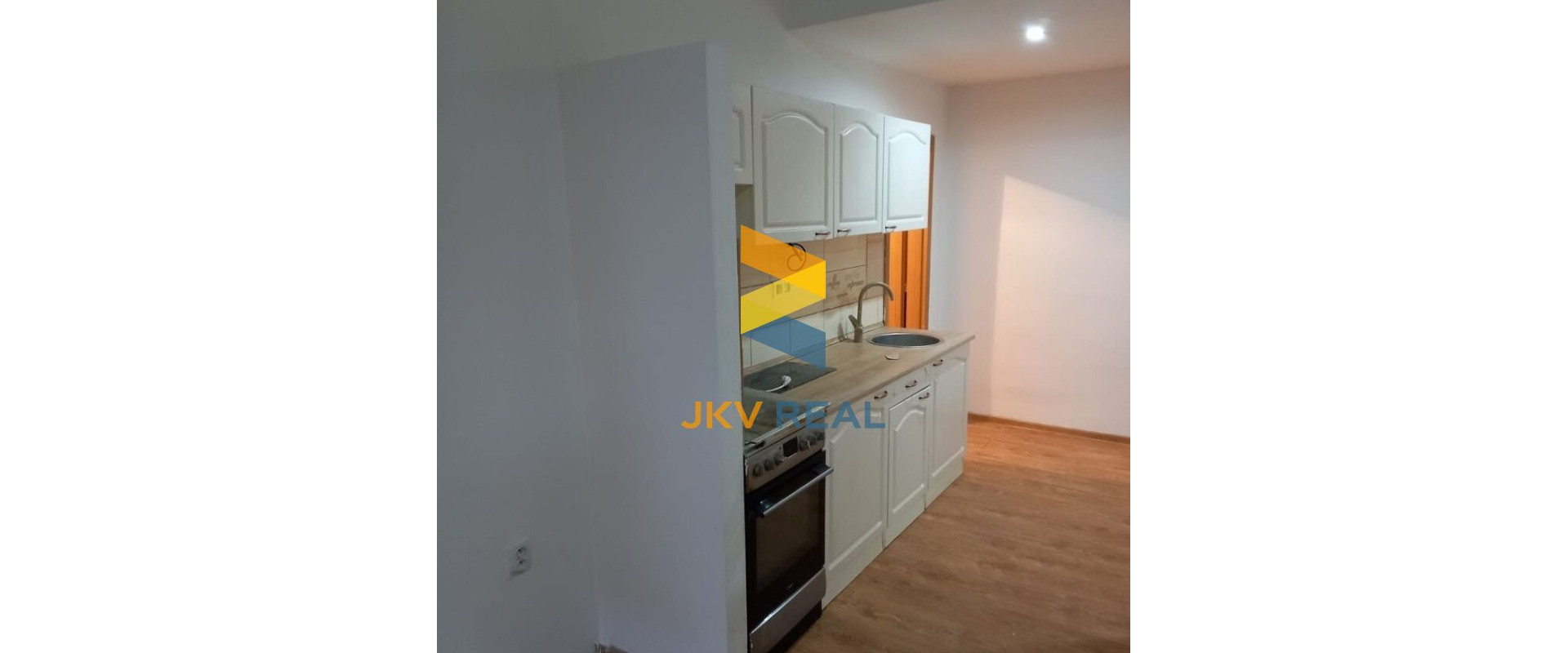 PRENÁJOM | 3 IZBOVÝ BYT | 80m2 + 30m2 terasa | ZAPOTÔČKY | PRIEVIDZA