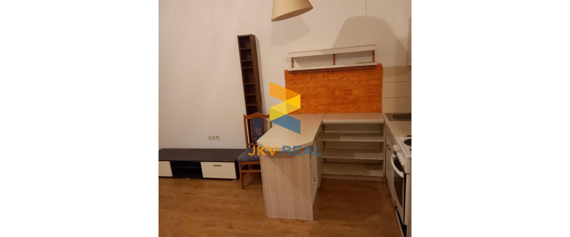 PRENÁJOM | 1 IZBOVÝ BYT | 40m2 + 30m2 terasa | ZAPOTÔČKY | PRIEVIDZA