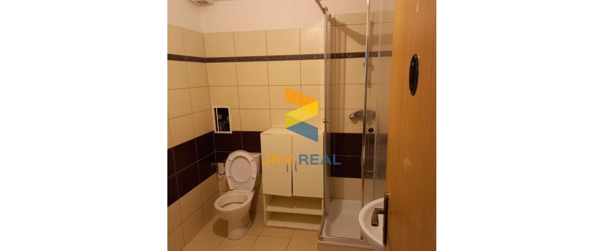 PRENÁJOM | 1 IZBOVÝ BYT | 40m2 + 30m2 terasa | ZAPOTÔČKY | PRIEVIDZA