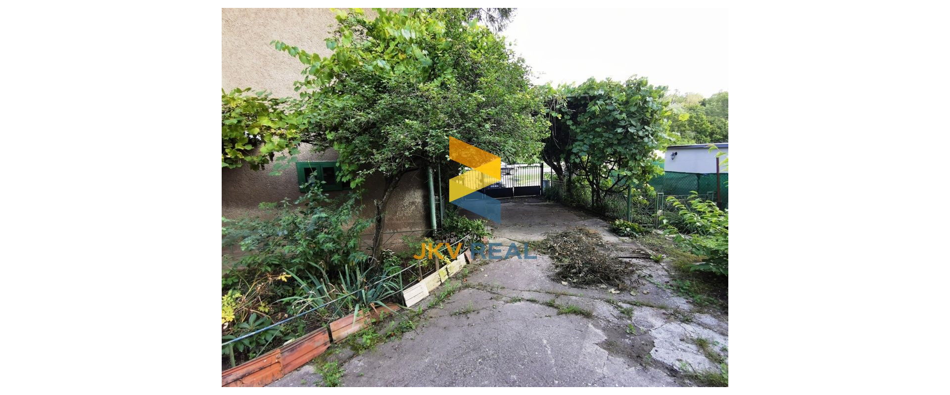 PREDAJ | RODINNÝ DOM 167M2 | PRIEVIDZKÁ CESTA | HANDLOVÁ