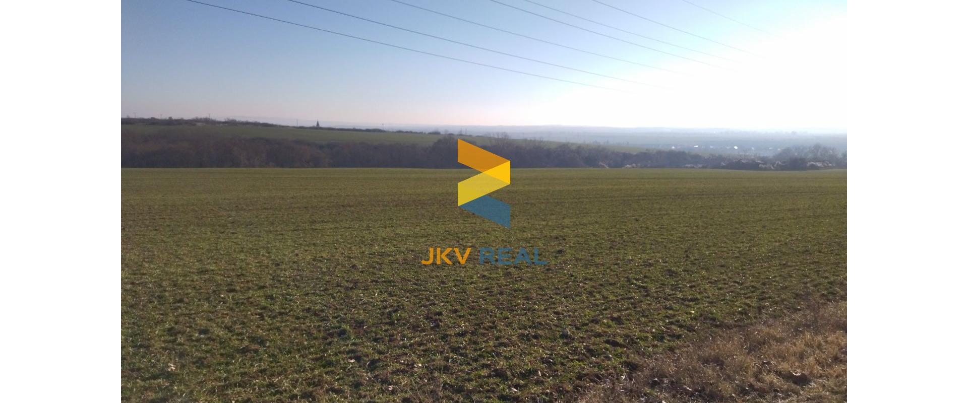 JKV REAL I Ponúkame na predaj pekný pozemok s výhľadom v obci Rybník