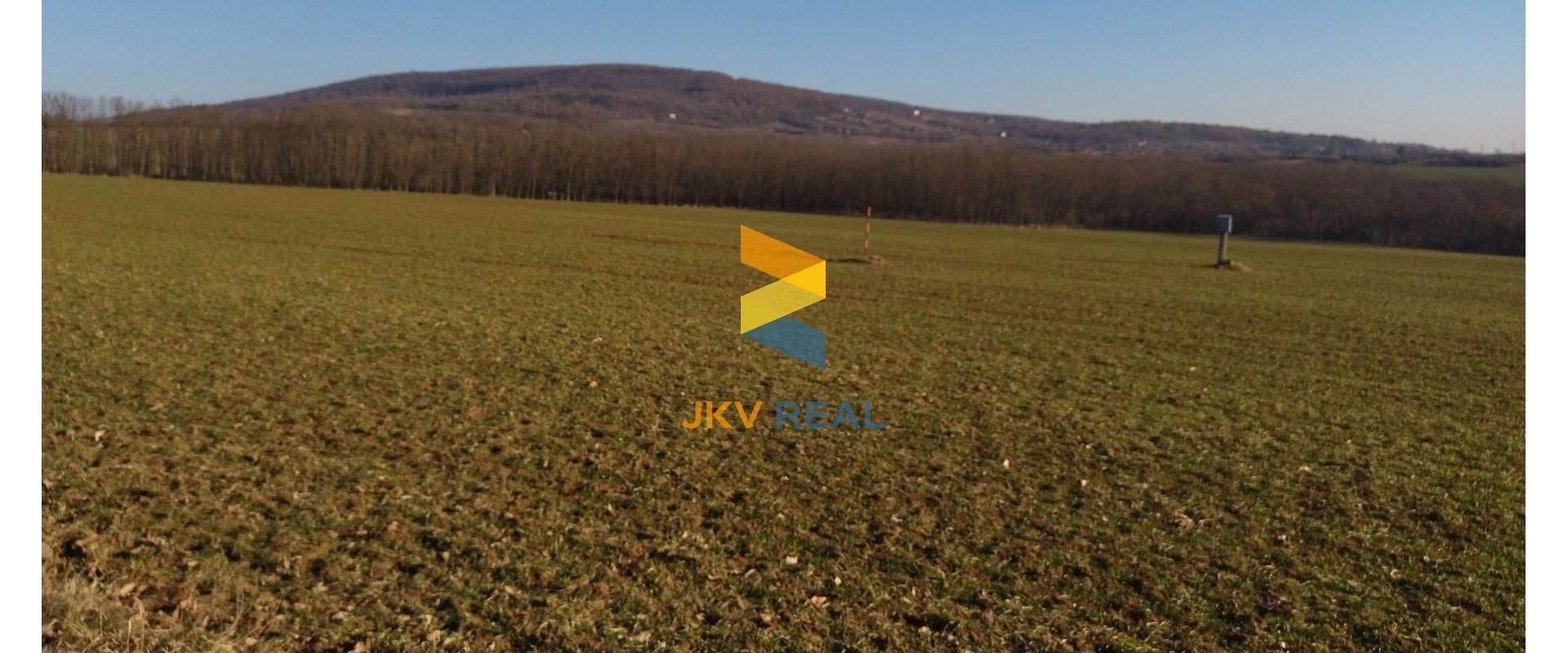 JKV REAL I Ponúkame na predaj pekný pozemok s výhľadom v obci Rybník