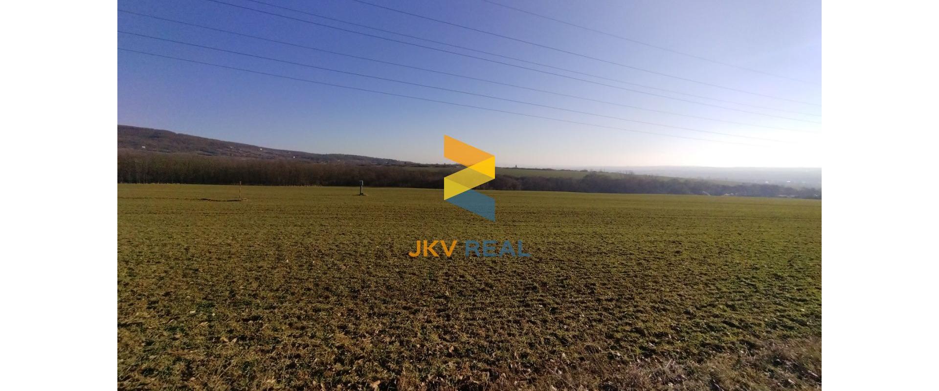 JKV REAL I Ponúkame na predaj pekný pozemok s výhľadom v obci Rybník
