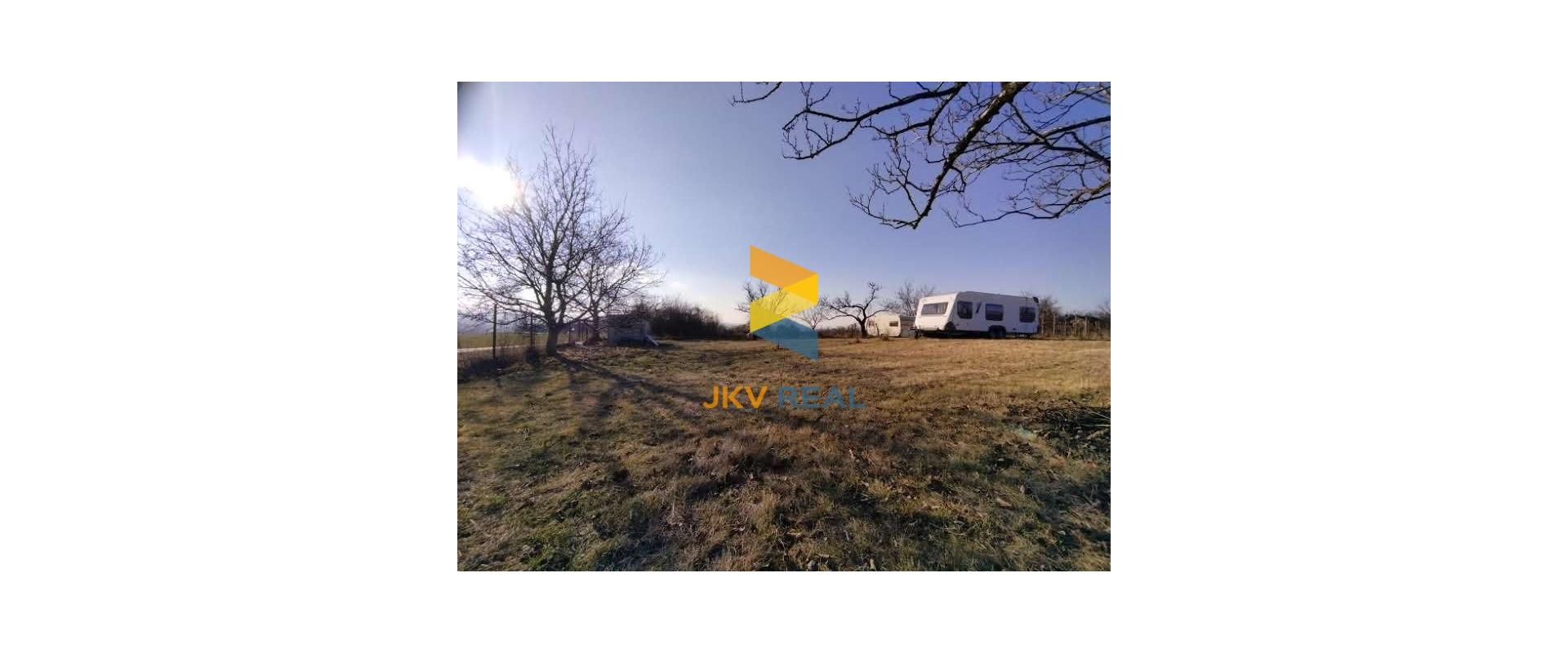 JKV REAL I Ponúkame na predaj pekný pozemok s výhľadom v obci Rybník