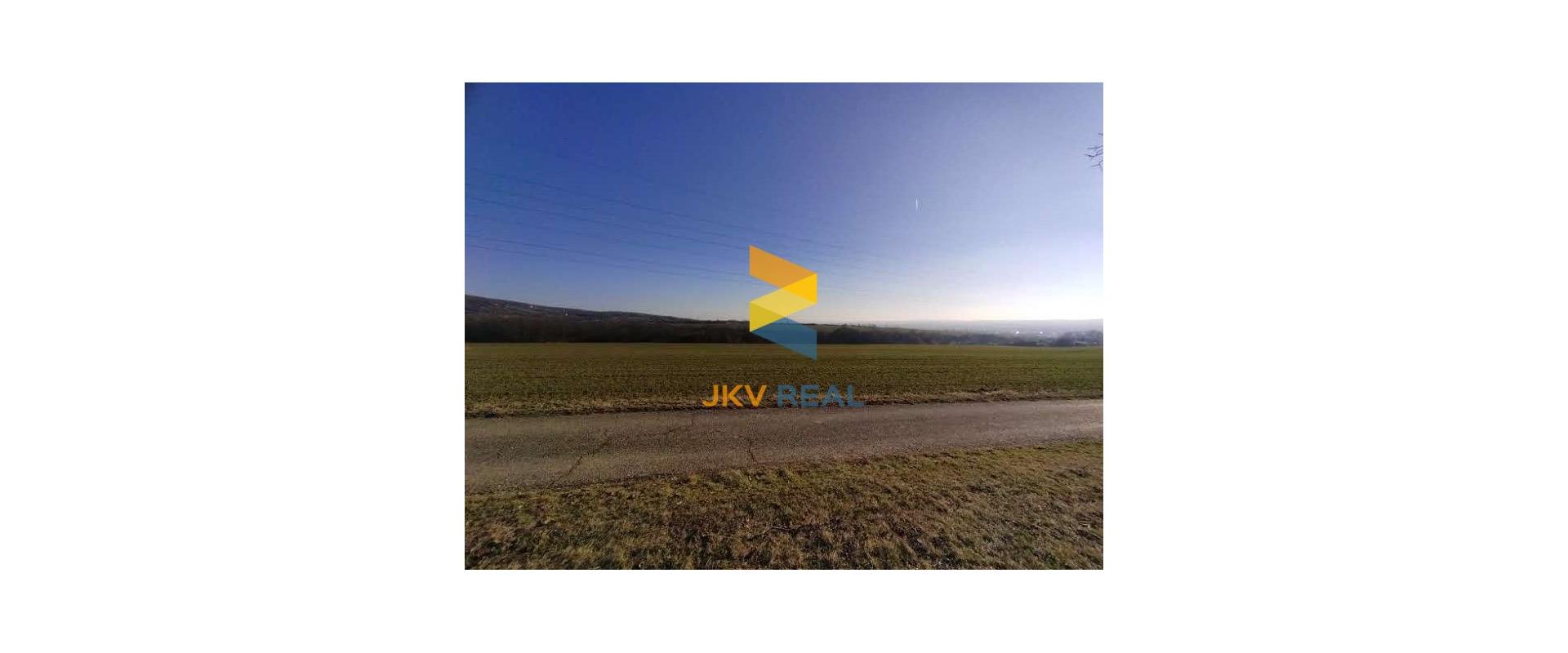 JKV REAL I Ponúkame na predaj pekný pozemok s výhľadom v obci Rybník