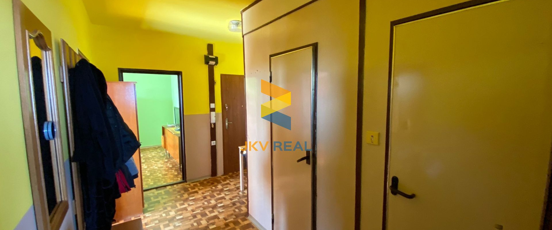 PREDANÝ - 3-izbový byt (71 m2) s lodžiou a špajzou vedľa bytu - Senec centrum