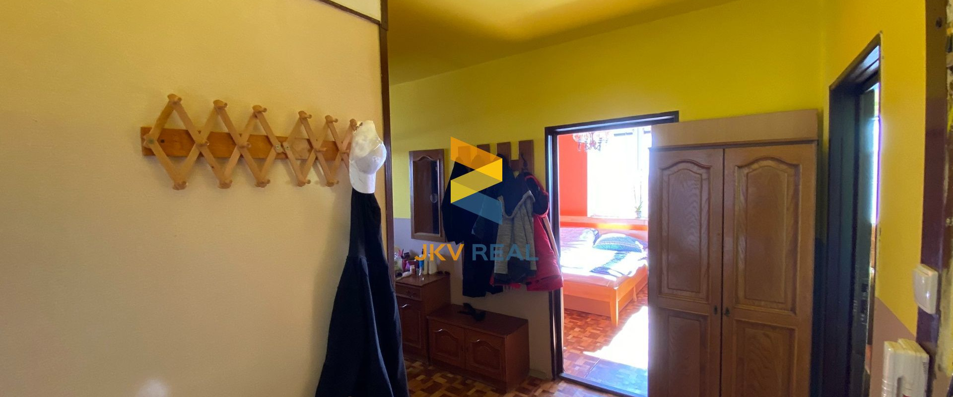 PREDANÝ - 3-izbový byt (71 m2) s lodžiou a špajzou vedľa bytu - Senec centrum