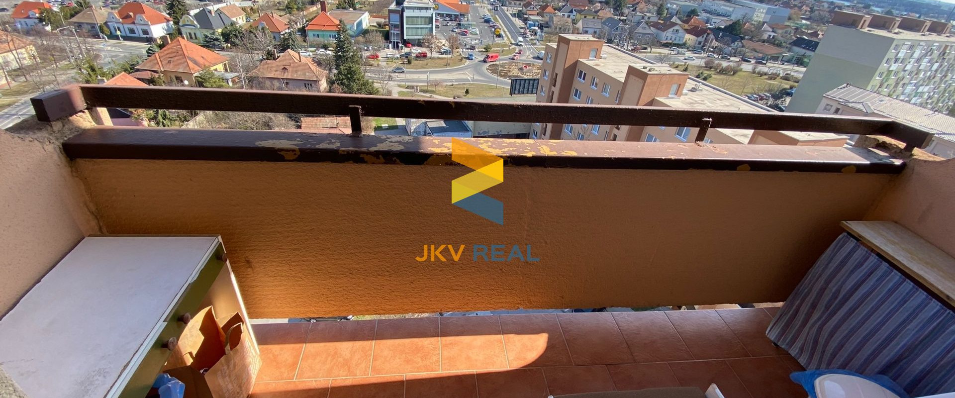 PREDANÝ - 3-izbový byt (71 m2) s lodžiou a špajzou vedľa bytu - Senec centrum