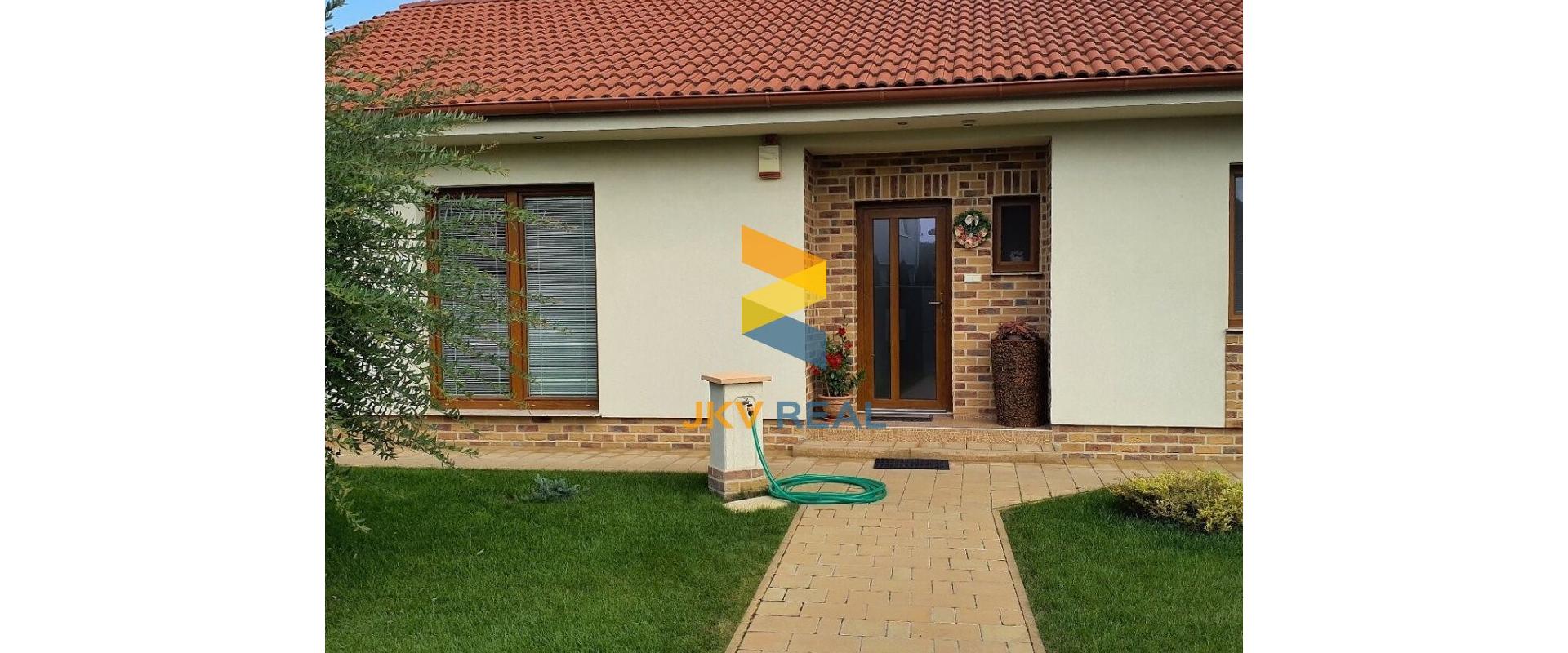 JKV REAL / REZERVOVANÉ / Krásny a moderný rodinný dom v obci Veľké Blahovo