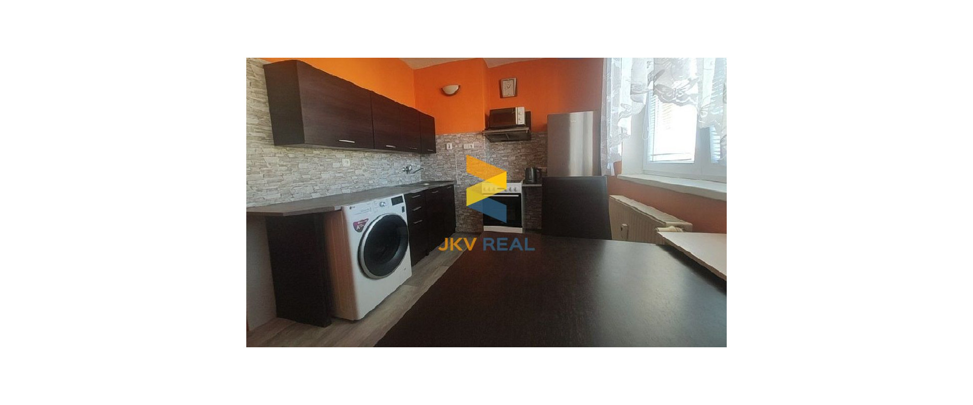 JKV Real ponúka na predaj 2 izbový byt na Trenčianskej
