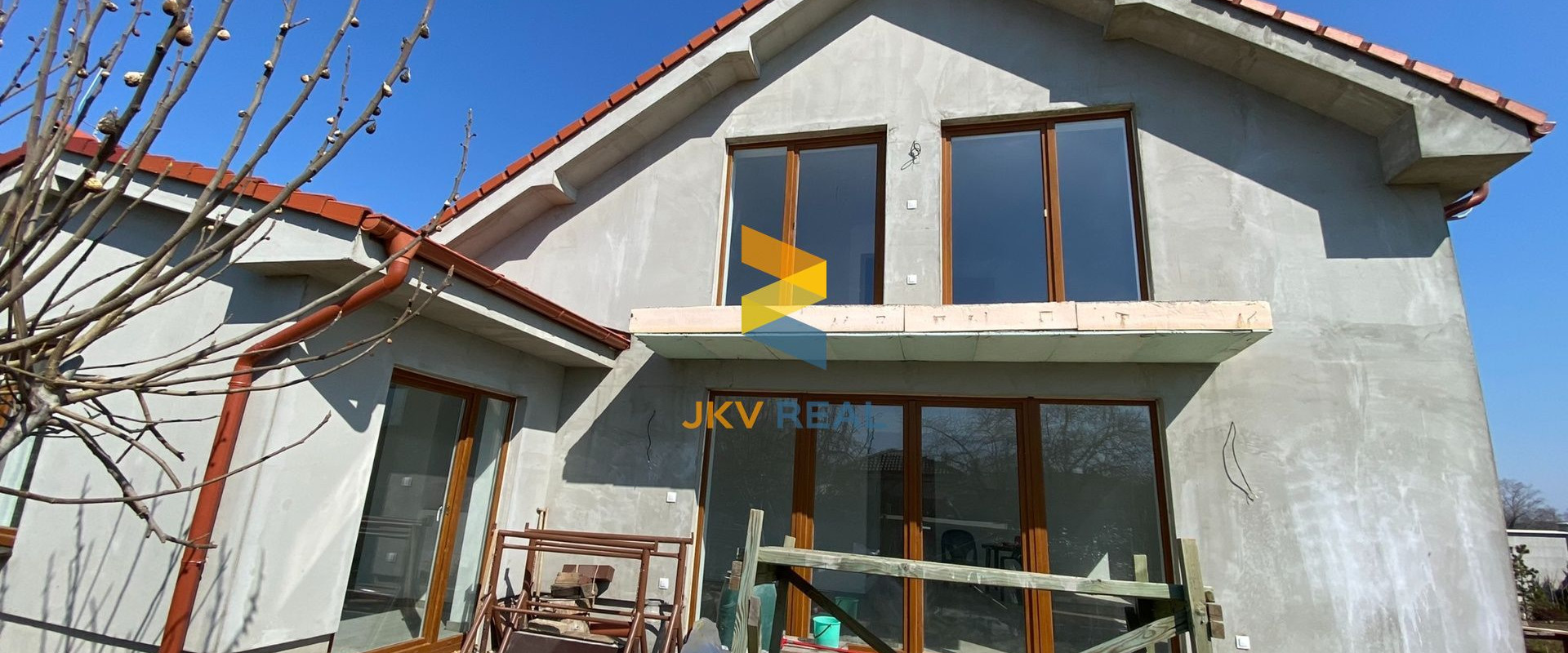 Rodinný dom (2022) - 5 izieb + veľká kuchyňa a garáž - Veľký Biel | JKV REAL